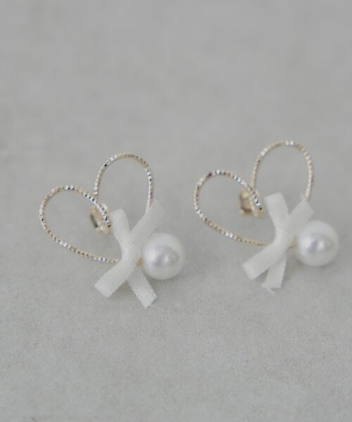 Chico(チコ)の「ハートフレームデザインピアス(ピアス(両耳用)・レディース・アイボリー/ブラック・FREE)」の4枚目の写真