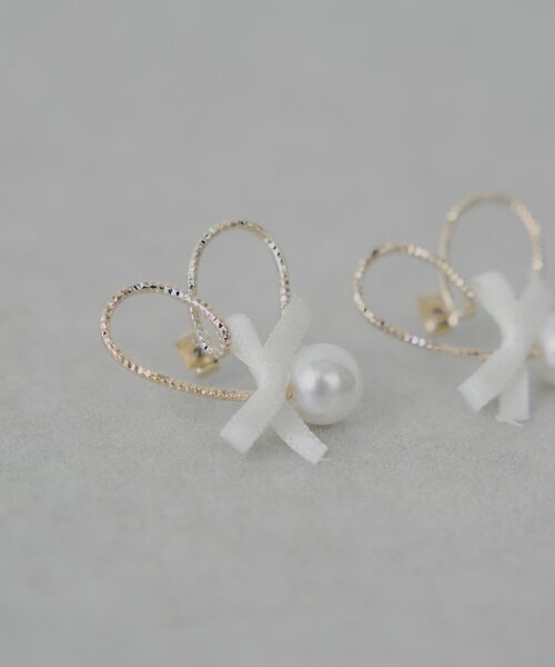 Chico(チコ)の「ハートフレームデザインピアス(ピアス(両耳用)・レディース・アイボリー/ブラック・FREE)」の5枚目の写真