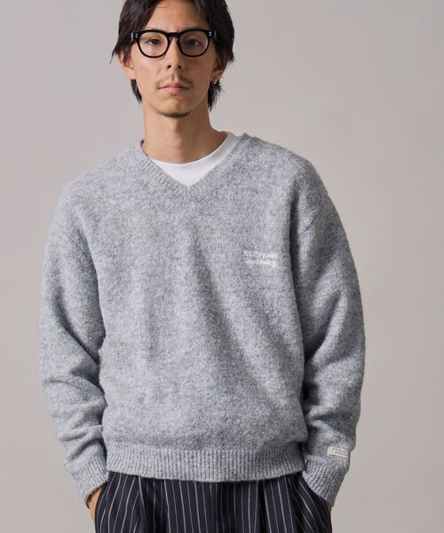 FFEIN（フェイン）の「【FFEIN（フェイン）】ワンポイントVネックウール混ニット / ウール ニット Vネック 短丈 刺繍 ワンポイント 短丈（ニット/セーター・メンズ・グレー/ブルー/レッド/ブラウン/ブラック/ネイビー・SMALL/MEDIUM/LARGE）」の3枚目の写真