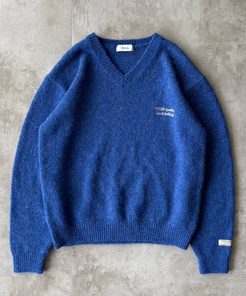 FFEIN（フェイン）の「【FFEIN（フェイン）】ワンポイントVネックウール混ニット / ウール ニット Vネック 短丈 刺繍 ワンポイント 短丈（ニット/セーター・メンズ・グレー/ブルー/レッド/ブラウン/ブラック/ネイビー・SMALL/MEDIUM/LARGE）」の5枚目の写真