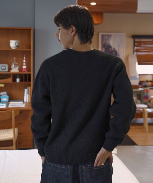 FFEIN（フェイン）の「【FFEIN（フェイン）】ワンポイントVネックウール混ニット / ウール ニット Vネック 短丈 刺繍 ワンポイント 短丈（ニット/セーター・メンズ・グレー/ブルー/レッド/ブラウン/ブラック/ネイビー・SMALL/MEDIUM/LARGE）」の8枚目の写真