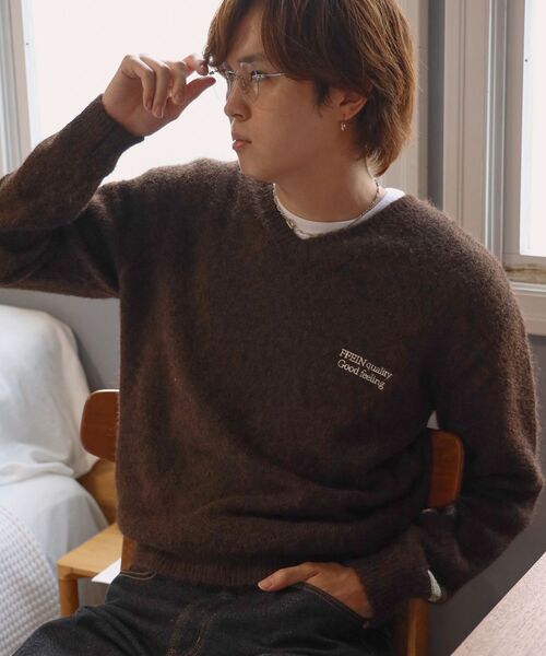 FFEIN（フェイン）の「【FFEIN（フェイン）】ワンポイントVネックウール混ニット / ウール ニット Vネック 短丈 刺繍 ワンポイント 短丈（ニット/セーター・メンズ・グレー/ブルー/レッド/ブラウン/ブラック/ネイビー・SMALL/MEDIUM/LARGE）」の15枚目の写真