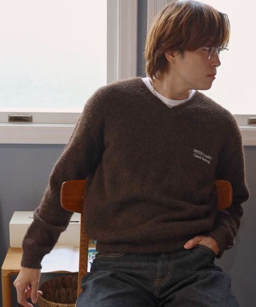 FFEIN（フェイン）の「【FFEIN（フェイン）】ワンポイントVネックウール混ニット / ウール ニット Vネック 短丈 刺繍 ワンポイント 短丈（ニット/セーター・メンズ・グレー/ブルー/レッド/ブラウン/ブラック/ネイビー・SMALL/MEDIUM/LARGE）」の16枚目の写真