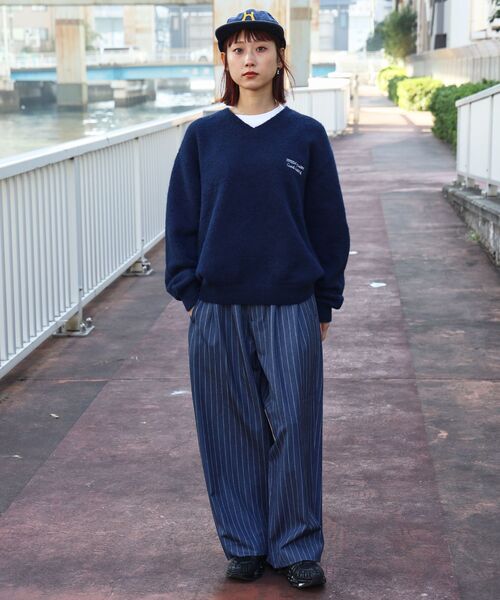 FFEIN（フェイン）の「【FFEIN（フェイン）】ワンポイントVネックウール混ニット / ウール ニット Vネック 短丈 刺繍 ワンポイント 短丈（ニット/セーター・メンズ・グレー/ブルー/レッド/ブラウン/ブラック/ネイビー・SMALL/MEDIUM/LARGE）」の21枚目の写真