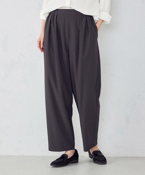 COMME CA ISM(コムサイズム)の「ワイド テーパードシルエットパンツ(その他パンツ・レディース・チャコール/グレイッシュベージュ・LARGE/MEDIUM)」の2枚目の写真