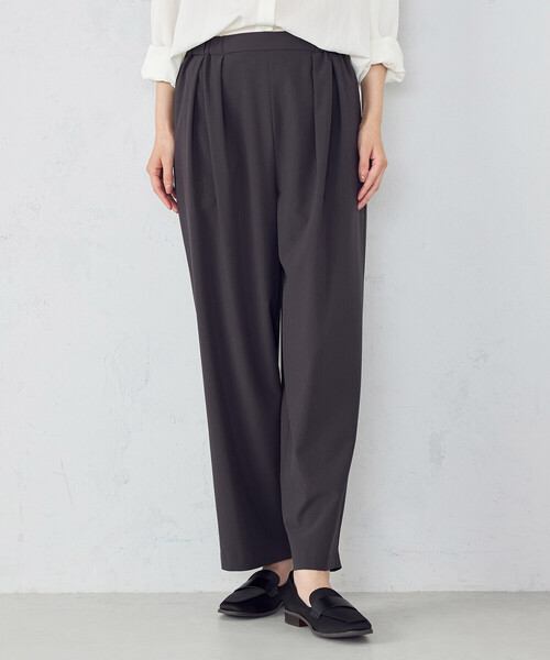 COMME CA ISM(コムサイズム)の「ワイド テーパードシルエットパンツ(その他パンツ・レディース・チャコール/グレイッシュベージュ・LARGE/MEDIUM)」の6枚目の写真