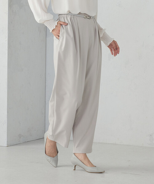 COMME CA ISM(コムサイズム)の「ワイド テーパードシルエットパンツ(その他パンツ・レディース・チャコール/グレイッシュベージュ・LARGE/MEDIUM)」の11枚目の写真