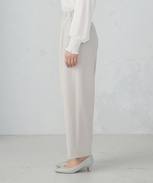 COMME CA ISM(コムサイズム)の「ワイド テーパードシルエットパンツ(その他パンツ・レディース・チャコール/グレイッシュベージュ・LARGE/MEDIUM)」の13枚目の写真