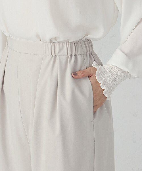 COMME CA ISM(コムサイズム)の「ワイド テーパードシルエットパンツ(その他パンツ・レディース・チャコール/グレイッシュベージュ・LARGE/MEDIUM)」の16枚目の写真