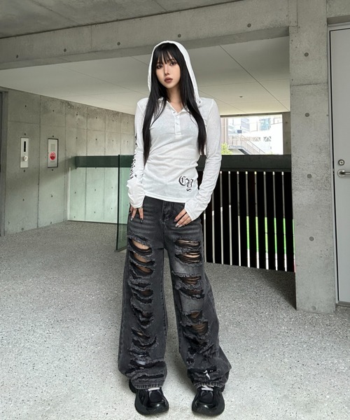KsG（ケーエスジー）の「multi damage wide denim（デニムパンツ・レディース・ブラック・MEDIUM/LARGE/SMALL）」の2枚目の写真