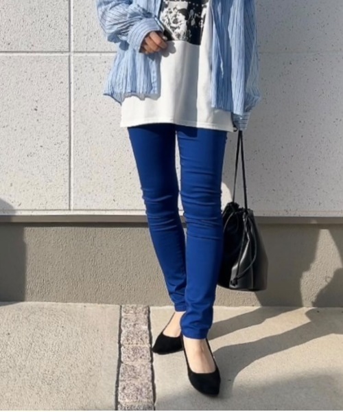 Belle Cie(ベルシー)の「カラースキニーパンツ|選べる20色 カラーパンツ ストレッチ 美脚 スリム レディース(チノパンツ・レディース・レッド/ラベンダー/ベージュ/パープル/オレンジ/ネイビー/ピンク/モスグリーン/ライム/グリーン/ブラウン/ボルドー/イエロー/サックスブルー/スカイブルー/ブラック/チェリーピンク/グレー/ブルー/ホワイト・L/M/XL/S)」の12枚目の写真