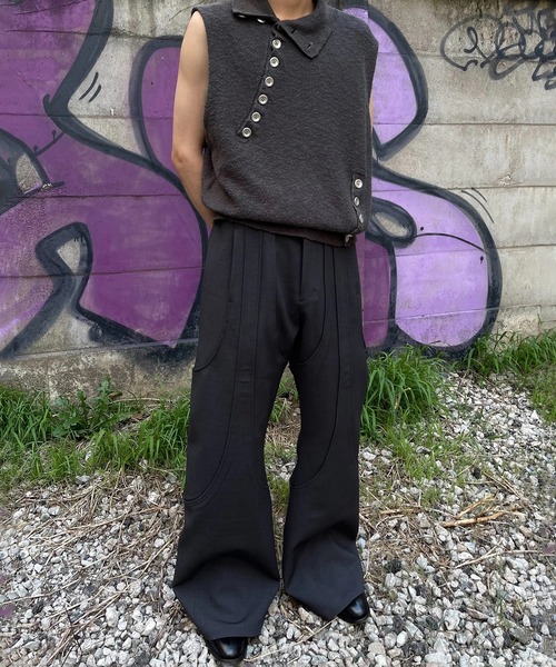 GOAT ESSENCE（ゴートエッセンス）の「4TUCK FLARE PANTS（スラックス・メンズ・ブラック/グレー・1/2/3）」の8枚目の写真