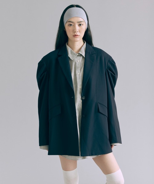 EN NEUME(エンノイム)の「Gathered Shoulder Jacket(テーラードジャケット・レディース・ネイビー/ベージュ/チャコール・1/0)」の3枚目の写真