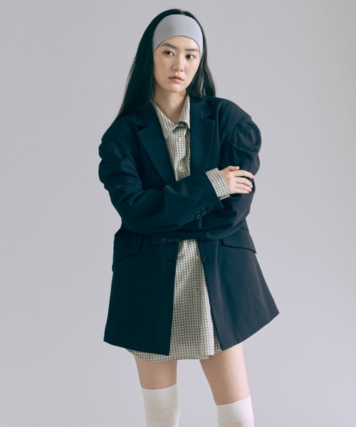 EN NEUME(エンノイム)の「Gathered Shoulder Jacket(テーラードジャケット・レディース・ネイビー/ベージュ/チャコール・1/0)」の12枚目の写真