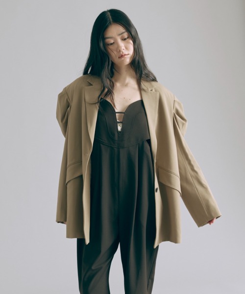 EN NEUME(エンノイム)の「Gathered Shoulder Jacket(テーラードジャケット・レディース・ネイビー/ベージュ/チャコール・1/0)」の11枚目の写真