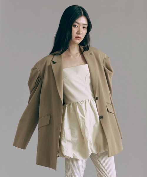 EN NEUME(エンノイム)の「Gathered Shoulder Jacket(テーラードジャケット・レディース・ネイビー/ベージュ/チャコール・1/0)」の7枚目の写真