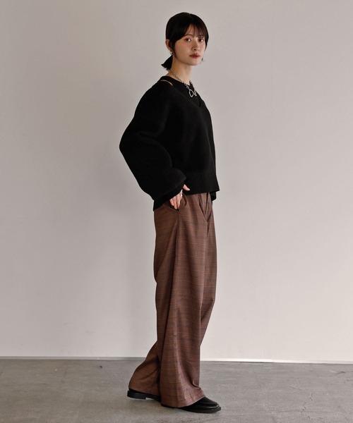 shetila(シェティラ)の「【2点セット】大人のレイヤードニット Vネックニット×タンクトップ(ニット/セーター・レディース・チャコール/ブラウン/グレイッシュベージュ/ブラック・M)」の13枚目の写真