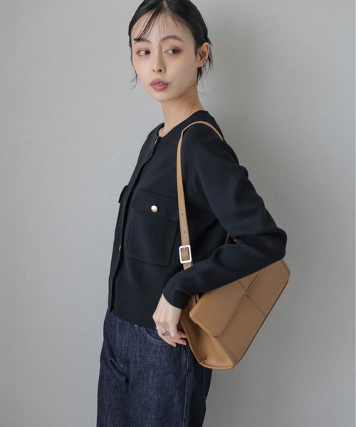 AMELY（エミリー）の「ゴールドボタンショートニットカーディガン（カーディガン/ボレロ・レディース・ネイビー/ライトベージュ/ブラック/モカ・フリー）」の15枚目の写真