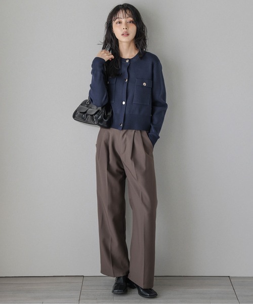 AMELY（エミリー）の「ゴールドボタンショートニットカーディガン（カーディガン/ボレロ・レディース・ネイビー/ライトベージュ/ブラック/モカ・フリー）」の20枚目の写真