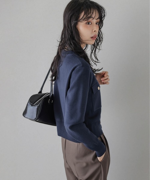 AMELY（エミリー）の「ゴールドボタンショートニットカーディガン（カーディガン/ボレロ・レディース・ネイビー/ライトベージュ/ブラック/モカ・フリー）」の21枚目の写真
