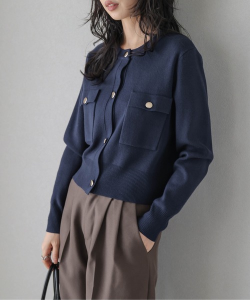 AMELY（エミリー）の「ゴールドボタンショートニットカーディガン（カーディガン/ボレロ・レディース・ネイビー/ライトベージュ/ブラック/モカ・フリー）」の22枚目の写真