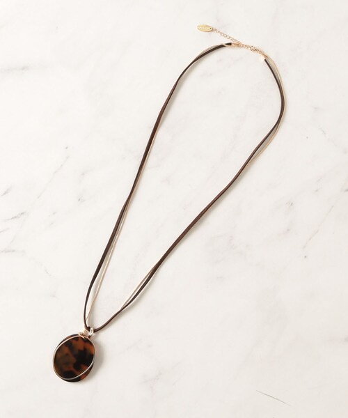 SHOO・LA・RUE(シューラルー)の「スエード紐&スネークモチーフネックレス(ネックレス・レディース・ダークブラウン/ベージュ/グレー・00)」の6枚目の写真