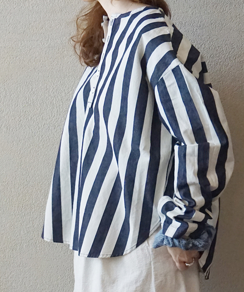 JOURNAL STANDARD LUXE(ジャーナルスタンダード ラックス)の「ストライプデニム ヘンリーシャツ(シャツ/ブラウス・レディース・ネイビー・FREE)」の5枚目の写真