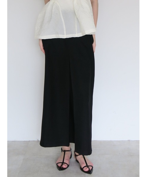 swane(スワネ)の「front tuck wide skirt(スカート・レディース・アイボリー/ブラック・FREE)」の2枚目の写真