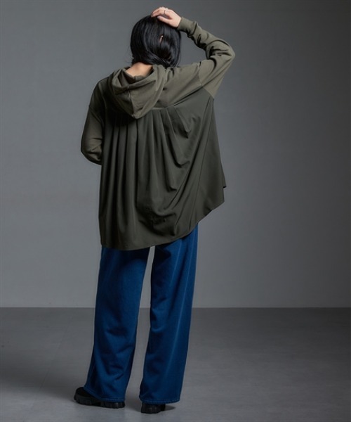 Soiunique（スワユニーク）の「異素材切替バックタックデザインパーカー ［Soiunique］（パーカー・レディース・ネイビー系/ブラック系/カーキ系・M/L/LL）」の11枚目の写真