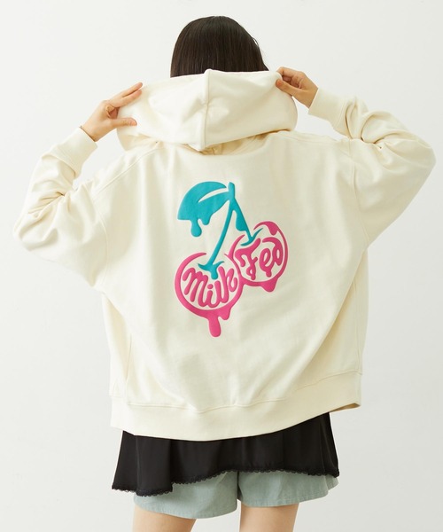 MILKFED.(ミルクフェド)の「MELTY CHERRY WIDE ZIP UP HOODIE(パーカー・レディース・オフホワイト/ライトブルー/ブラック・L/M)」の2枚目の写真