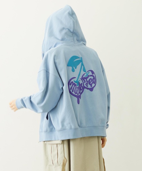 MILKFED.(ミルクフェド)の「MELTY CHERRY WIDE ZIP UP HOODIE(パーカー・レディース・オフホワイト/ライトブルー/ブラック・L/M)」の3枚目の写真