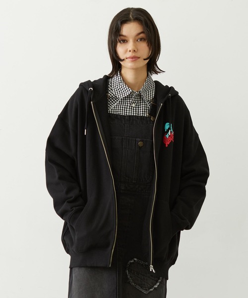 MILKFED.(ミルクフェド)の「MELTY CHERRY WIDE ZIP UP HOODIE(パーカー・レディース・オフホワイト/ライトブルー/ブラック・L/M)」の4枚目の写真
