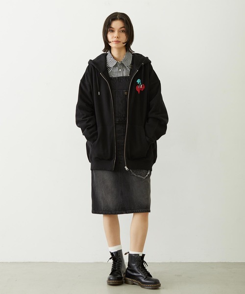 MILKFED.(ミルクフェド)の「MELTY CHERRY WIDE ZIP UP HOODIE(パーカー・レディース・オフホワイト/ライトブルー/ブラック・L/M)」の8枚目の写真