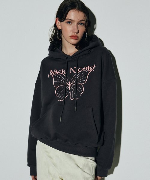 NICK&NICOLE(ニックアンドニコール)の「SHINE BUTTERFLY HOODY SWEATSHIRT_CHARCOAL(パーカー・レディース・その他・FREE)」の3枚目の写真