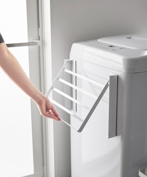 tower（タワー）の「tower（タワー）使いやすい高さに開くマグネット洗濯機横折り畳み棚（ランドリーグッズ・レディース・ホワイト/ブラック・ONE SIZE）」の10枚目の写真