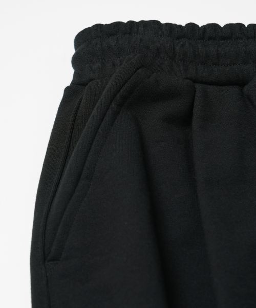 FRIZMWORKS(フリズムワークス)の「POUCH POCKET SWEAT SHORTS _ BLACK(その他パンツ・メンズ・その他・MEDIUM/LARGE/X-LARGE)」の4枚目の写真