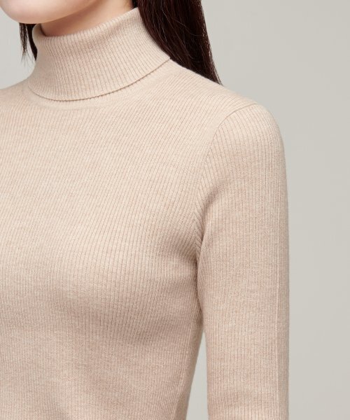 MUSINSA STANDARD WOMAN（ムシンサスタンダードウーマン）の「レディースリブ編みスリムタートルネックニット【ライトベージュ】（ニット/セーター・レディース・その他・SMALL/MEDIUM/LARGE/X-SMALL）」の5枚目の写真