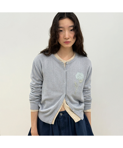 SINOON(シヌーン)の「Embroidered Rose Cardigan (Greyish Blue)(カーディガン/ボレロ・レディース・グレー・FREE)」の1枚目の写真