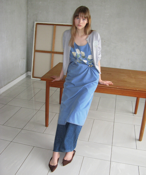 SINOON(シヌーン)の「Embroidered Rose Cardigan (Greyish Blue)(カーディガン/ボレロ・レディース・グレー・FREE)」の2枚目の写真