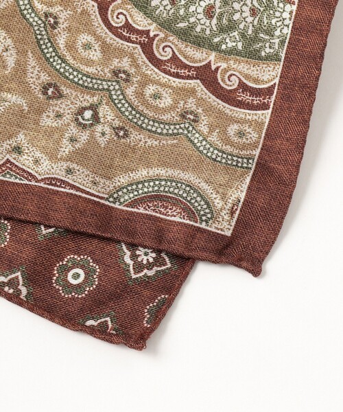 BEAMS F（ビームスエフ）の「FITZGERALD / シルク ペイズリー柄×小紋柄 チーフ（バンダナ/スカーフ・メンズ・ワイン/ネイビー・ONE SIZE）」の3枚目の写真