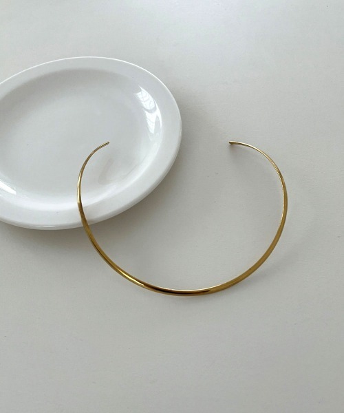 CEMONEMO（セモネモ）の「【金属アレルギー対応】ラウンドフォルム ネックカフ チョーカー / サージカルステンレス（チョーカー・レディース・シルバー/ゴールド・FREE）」の3枚目の写真