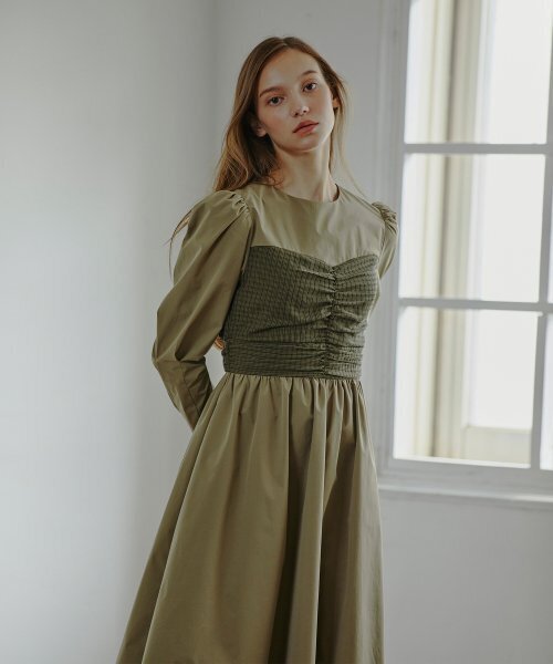 ETMON(エトモン)の「Shirring Top Mix Dress Khaki Brown(ワンピース・レディース・その他・FREE)」の1枚目の写真
