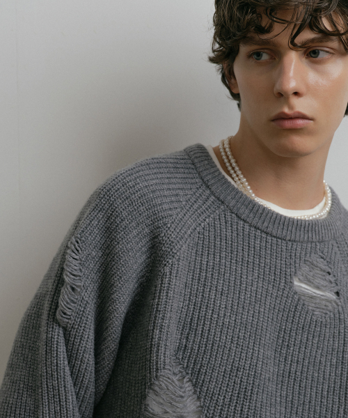 DUSTYWHITE(ダスティーホワイト)の「GREY LOOSE FIT DESTROYED WOOL KNIT SWEATER(ニット/セーター・メンズ・その他・MEDIUM/LARGE)」の6枚目の写真