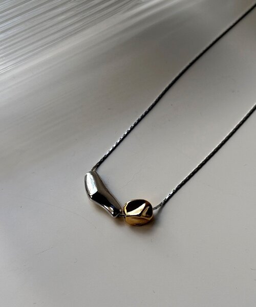 Chez toi（シェトワ）の「変形ぷっくり大小プレートネックレス（ネックレス・レディース・シルバー/ゴールド・FREE）」の3枚目の写真