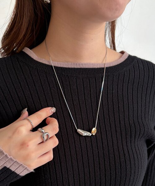 Chez toi（シェトワ）の「変形ぷっくり大小プレートネックレス（ネックレス・レディース・シルバー/ゴールド・FREE）」の4枚目の写真