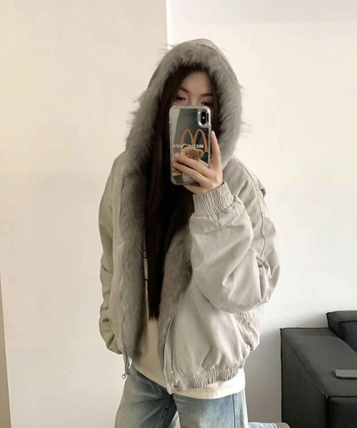 HALEY PESCA(ヘーリーペスカ)の「HALEY PESCA/インナーファーボリュームブルゾン(その他アウター・レディース・ブラック/グレー・MEDIUM/SMALL)」の6枚目の写真