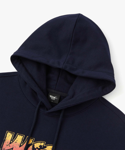 WMC（ダブリューエムシー）の「[WMC x HINA] メタルキャットフード_NAVY（パーカー・メンズ・ネイビー・MEDIUM/LARGE）」の3枚目の写真