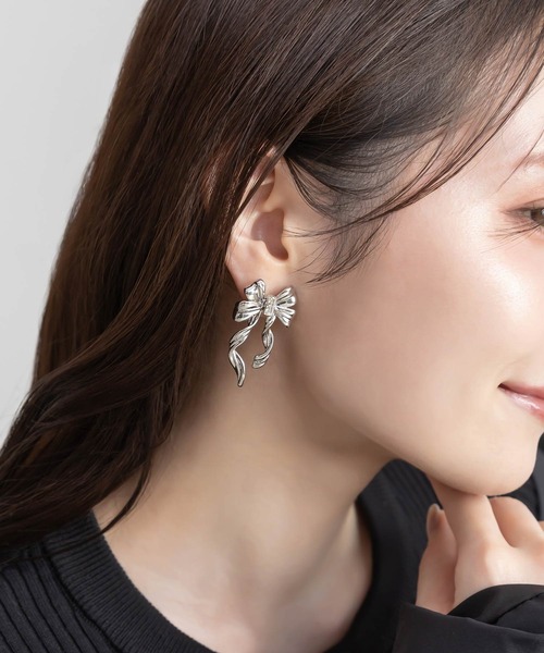 RANDA（ランダ）の「【Holiday Collection】リボンモチーフピアス（ピアス（両耳用）・レディース・シルバー/ゴールド・FREE）」の2枚目の写真