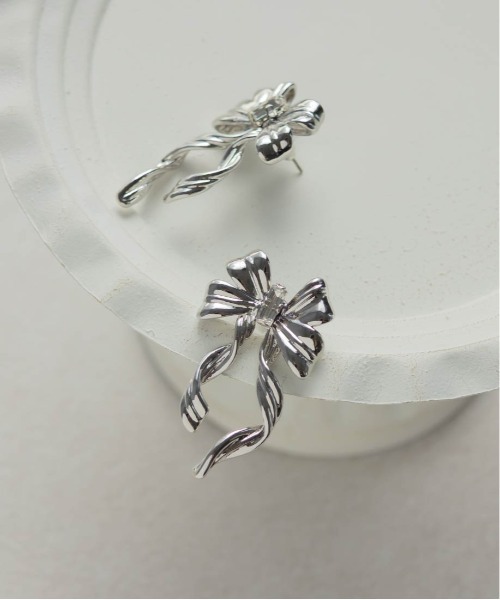 RANDA（ランダ）の「【Holiday Collection】リボンモチーフピアス（ピアス（両耳用）・レディース・シルバー/ゴールド・FREE）」の6枚目の写真