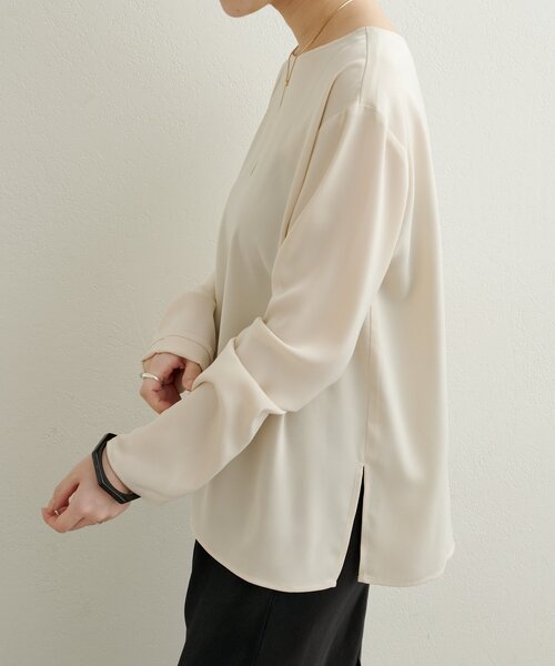 Omekashi（オメカシ）の「サテンTブラウス（シャツ/ブラウス・レディース・オフホワイト/アイボリー/ブラック・FREE）」の10枚目の写真